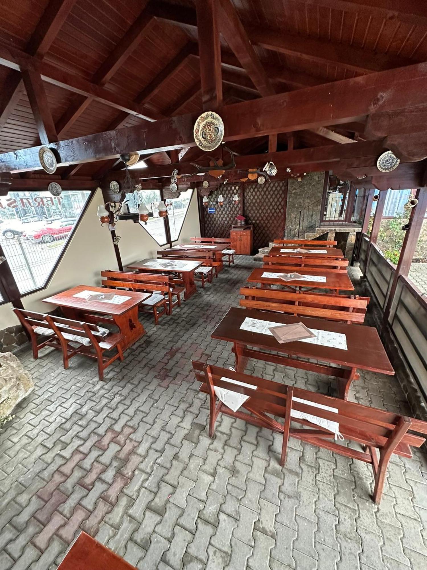 Restaurant Motel Dolorean Săcele エクステリア 写真