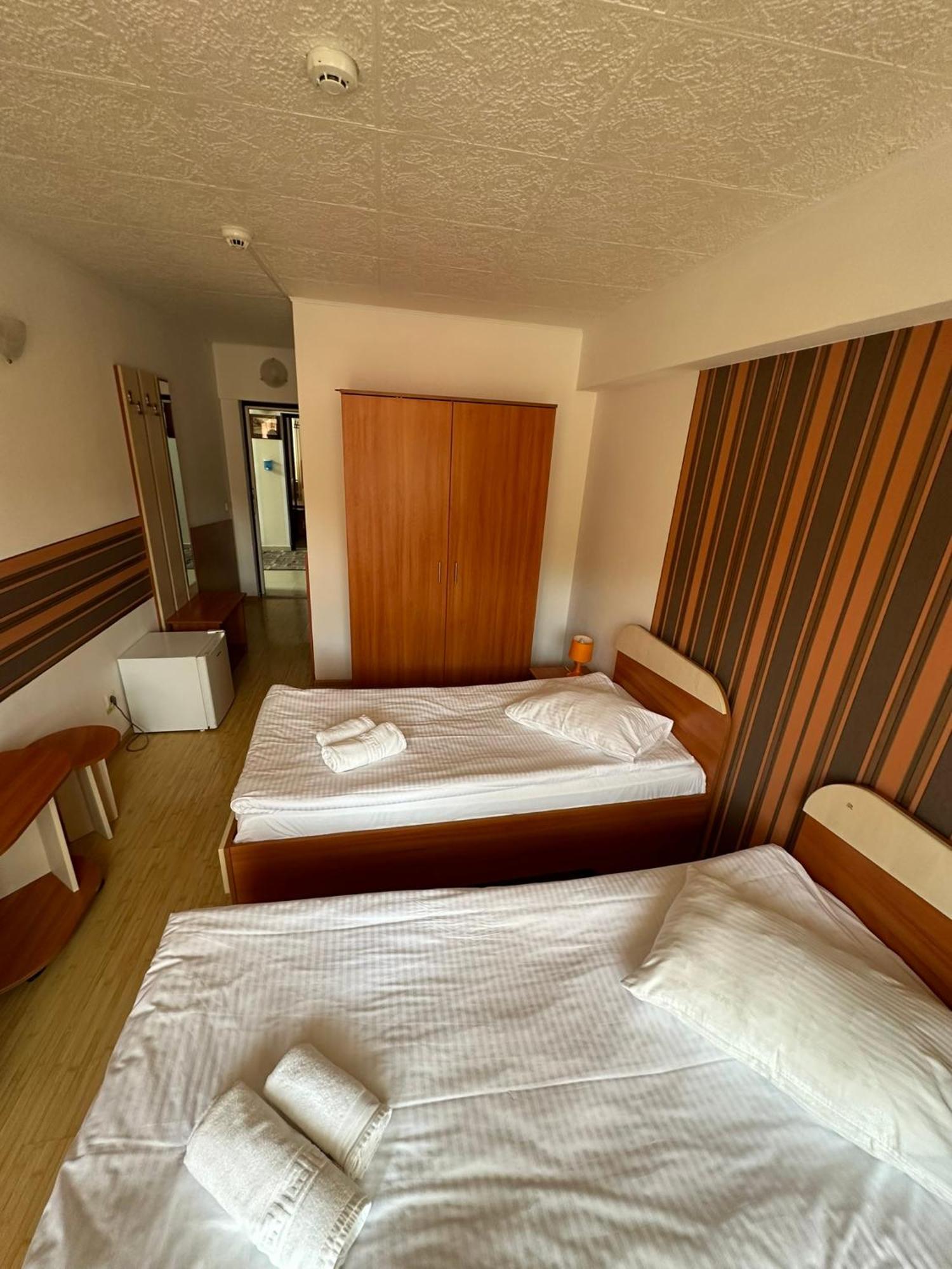 Restaurant Motel Dolorean Săcele エクステリア 写真