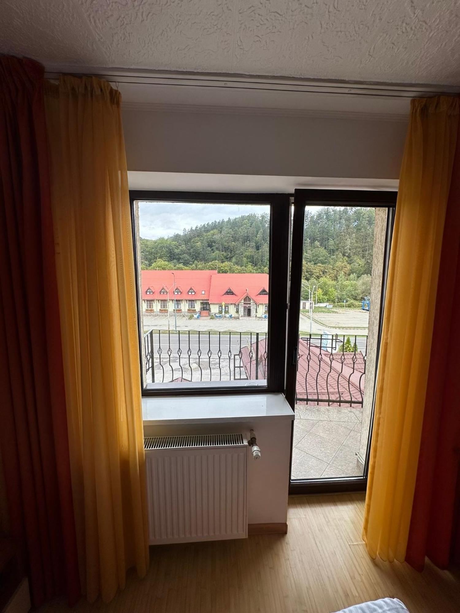 Restaurant Motel Dolorean Săcele エクステリア 写真